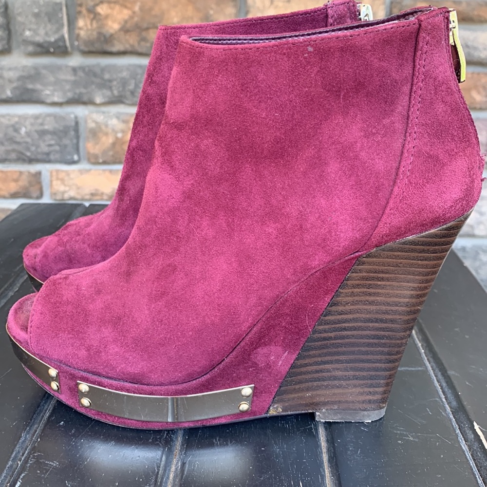 Vince Camuto dark garnet Wallis wedges sz7 - Picture 4 of 8